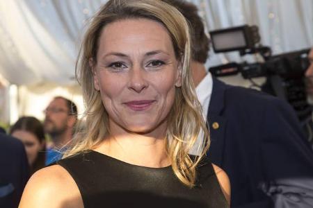 ...Moderatorin Anja Reschke wollte sich dem Rot-Trend der Damen bei der Nacht der Legenden nicht anpassen. Ob das...