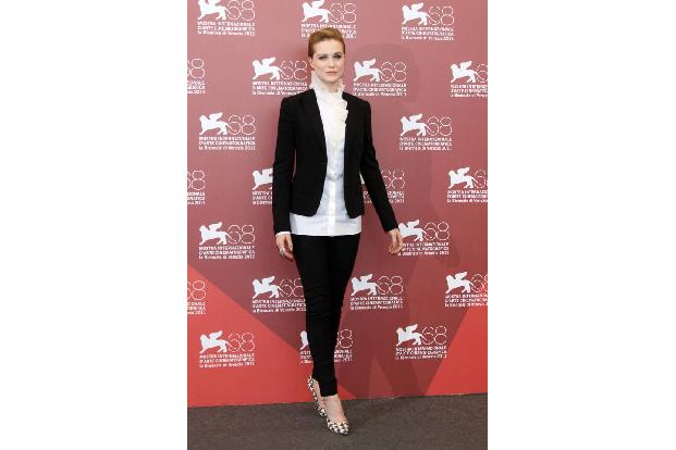 ...die Anzüge waren schon immer da. Neu ist das bei Evan Rachel Wood also nicht - bei anderen Promi-Damen vielleicht schon. ...