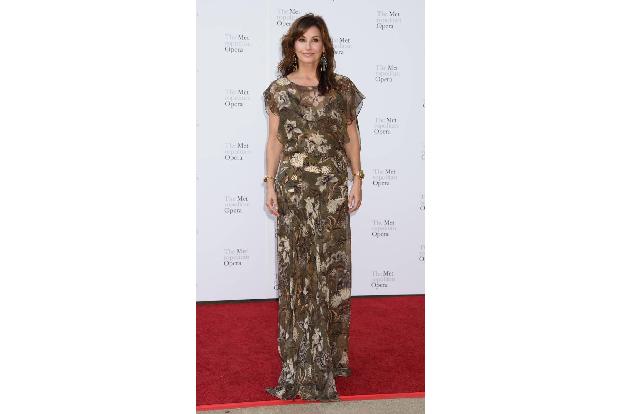 ...sowie Schauspielerin Gina Gershon vielleicht nicht so experimentierfreudig, interessant war die Saisoneröffnung trotzdem....