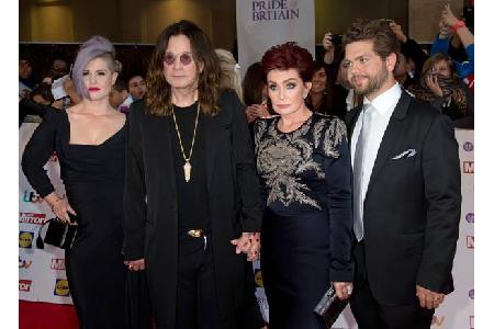 Die Osbournes gehören definitiv unter die ersten Plätze, wenn es um außer Kontrolle geratene berühmte Familien geht. Die Fan...