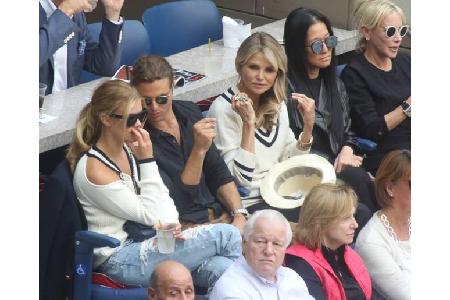 ...ebenfalls Models zum dem Tennisturnier verirrten. Nina Agdal und Christie Brinkley zogen sich sogar passende Pullis an. Ü...