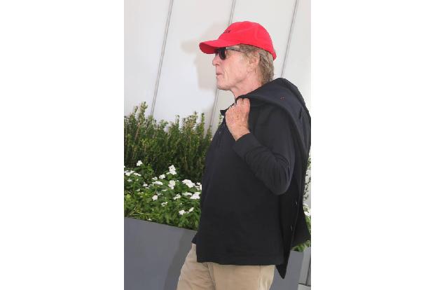 ...alleine kam und so gar kein Interesse am Posieren für die Fotografen hatte, war Robert Redford. Vielleicht hatte der wirk...