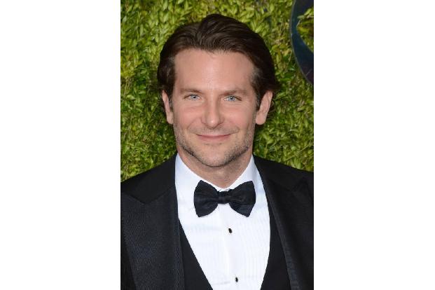 ...er damit einfach besser aussieht. Irgendwie wirkt Bradley ja schon fast ein wenig schmierig ohne Bart. Ebenfalls...