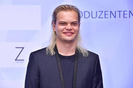 ...in Deutschland der ein oder andere Herr auf etwas längeres Haupthaar ebenso nicht verzichten will. Wilson Gonzalez Ochsen...