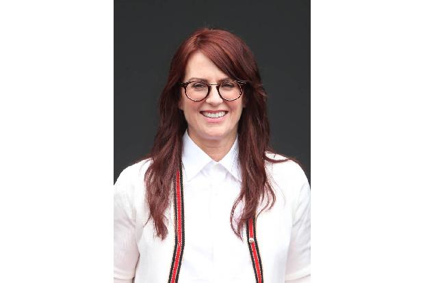 ...Dame mit der extrem prägnanten Stimme erhielt nach der Absetzung von 'Will & Grace' sogar ihre eigene Talkshow, die jedoc...