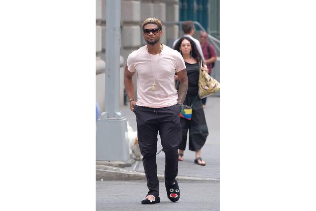 ...Schmusesänger wie Usher. Der führte sogar ein besonders ausgefallenes Modell auf den New Yorker Straßen vor. Irgendwie wu...