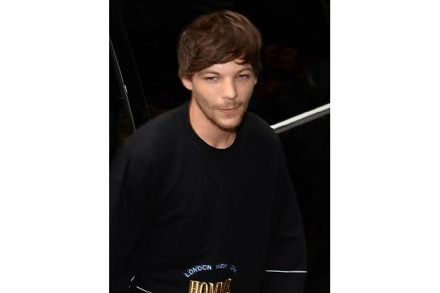 ...Louis Tomlinson ist gut beschäftigt: 2016 wurde der Brite Vater eines Sohnes, mit 'Back To You' brachte er dieses Jahr se...