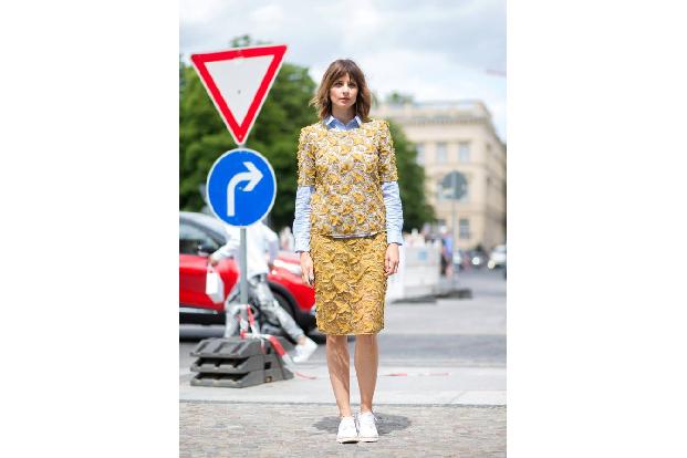...die Hälfte ihrer privaten Schuhkollektion bestünde aus Sneakern, die sie gerne auch mal zu einem eleganten Outfit kombini...