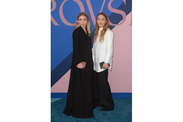 ...hat nicht nur die Britin geschafft, auch diese beiden Damen hier: Ashley und Mary-Kate Olsen sind ebenfalls mit ihren Lab...