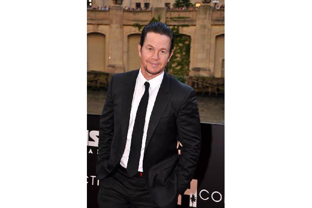 ...Mark Wahlberg ist es ein wenig umgekehrt. Früher war der schließlich als Marky Mark bekannt und begann neben seiner Karri...