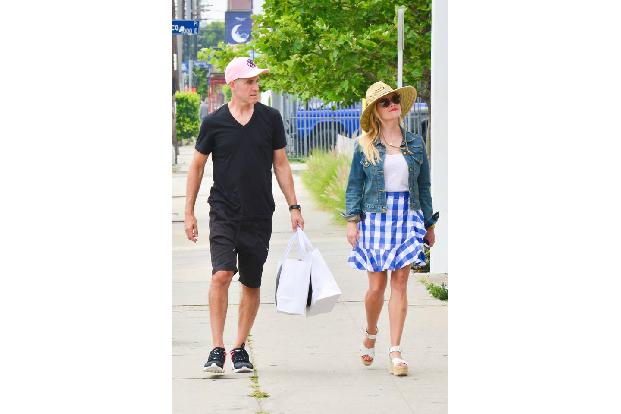 ...einen gemeinsamen Sohn haben Hollywoodstar Reese Witherspoon und Jim Toth. Nach ihrer Scheidung von Ryan Phillippe verguc...