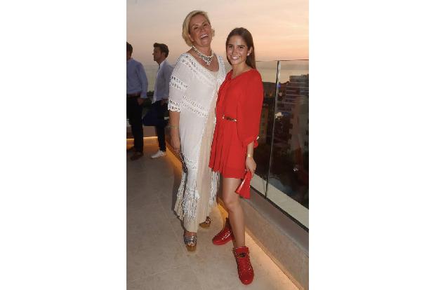 ...einer erfahrenen Fußballergattin könnte sie sich dann von Claudia Effenberg holen, die zur 'Remus Lifestyle Night' aber l...