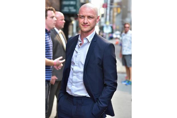 ...meinte sie diesen Herren hier, der seine Glatze wohl noch länger tragen wird. Als Professor X, der schließlich seine Haar...