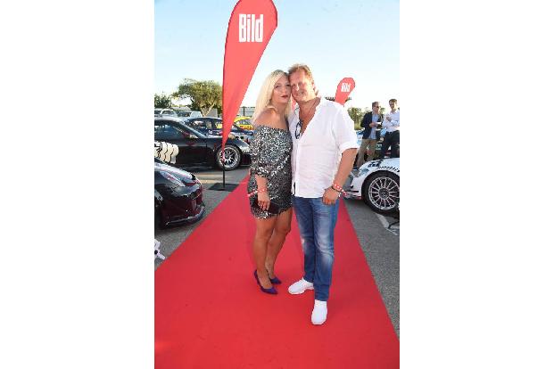 ...'Bild' hatte auf die Rennstrecke Circuit Mallorca Llucmajor geladen, wohin auch das frisch vermählte Paar Daniela und Jen...