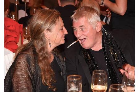 ...Heinz Hoenig mit seiner Partnerin, Filmemacherin Gabriele Lechner, zu einer Spendengala zusammen, wo man sich bei gutem E...