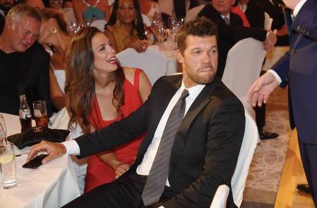...Ex-Fußballgröße Michael Ballack mit seiner Freundin Natacha Tannous, die sich eigentlich sonst weitestgehend der Öffentli...