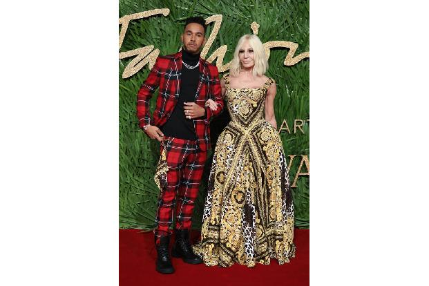 Am Montag fanden in der Londoner Royal Albert Hall die British Fashion Awards statt, wo so ziemlich alles, was Rang und Name... Am Montag fanden in der Londoner Royal Albert Hall die British Fashion Awards statt, wo so ziemlich alles, was Rang und Name...
