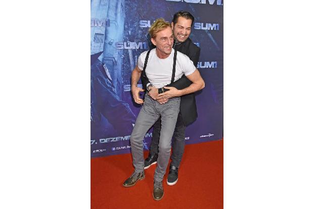 ...auf jeden Fall entdecken. Dagegen war die Premiere sicherlich ausgelassener: André Hennicke wurde von Schauspieler Bülent...
