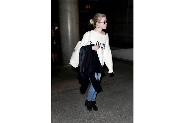 ...dürfte das Outfit von Ava Phillippe ebenfalls gewesen sein. Es geht über den Wolken einfach nichts über Oversize und...