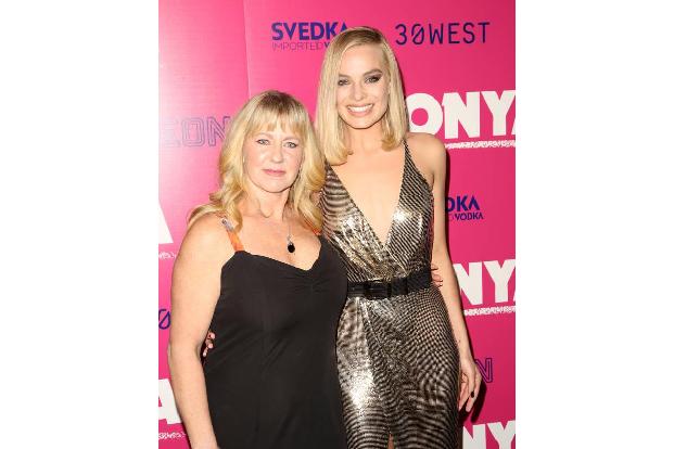 Fiktion trifft auf Realität: Das könnte man sinngemäß über die Premiere von 'I, Tonya' in Los Angeles sagen. Denn in diesem ... Fiktion trifft auf Realität: Das könnte man sinngemäß über die Premiere von 'I, Tonya' in Los Angeles sagen. Denn in diesem ...