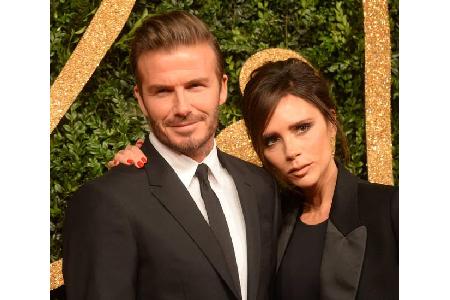 ...zurückgezogen auf dem Land feiert Familie Beckham in diesem Jahr das Fest der Liebe. Dafür ist auch ihr ältester Spross B...