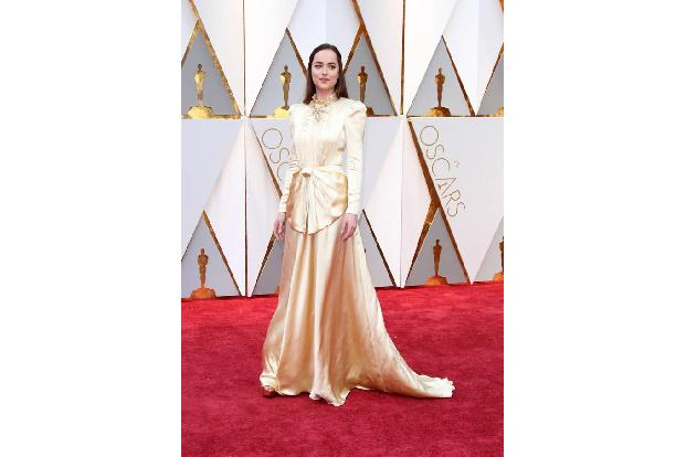 ...ihrer '50 Shades of Grey'-Reihe zeigt Dakota Johnson viel Haut - dafür wollte sie bei den Oscars offenbar jeglichen Sex-A...