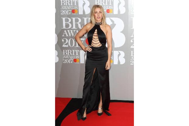 ...wollte bei den Brit Awards sexy Einblicke liefern und die gewährte Ellie Goulding im Kleid von Philipp Plein auch. Bei de...