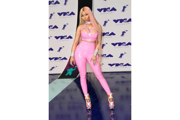 ...guter Letzt ist hier eine, die sowieso auf die Meinung anderer pfeift: Rapperin Nicki Minaj. Sonst hätte sie sich wohl au...