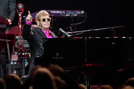 ...ist jedoch Elton John! Von 2004 bis 2009 spielte er die Show 'The Red Piano', von September 2011 bis Mai 2018 können Fans...