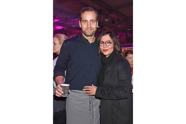 ...toller wird die, wenn man anderen helfen kann, was sich Silvio Heinevetter und Simone Thomalla ebenfalls nicht nehmen lie...