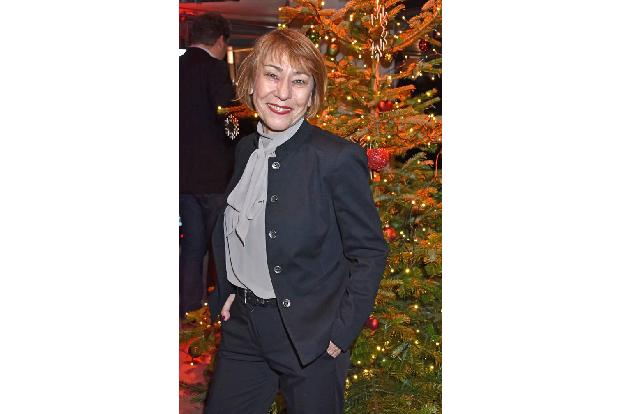 ...seine Mama da: Gitta Schweighöfer. Was Matthias da wohl besseres zu tun hatte? Wie auch immer, es waren ja genügend...