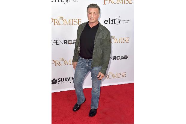 ...Sylvester Stallone ist vor allem für seine Rolle im Filmfranchise 'Rocky' bekannt. Aber: Ab dem zweiten Teil übernahm er ...