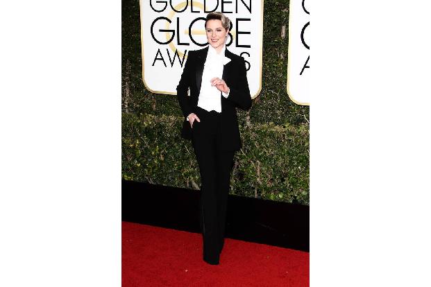 ...hingegen schrieb ein wenig Modegeschichte in diesem Jahr: Schauspielerin Evan Rachel Wood erschien zu den Golden Globes i...