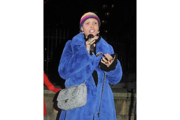 ...fanden sich Stars wie Adwoa in der Downing Street ein, um an die Regierung und die britische Premierministerin Theresa Ma...