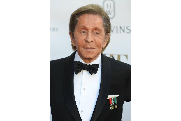 …begeistert wird auch Star-Designer Valentino Garavani gewesen sein. Und das, obwohl die Tänzer und Tänzerinnen keine Kreati...