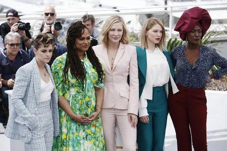 ...vier Frauen: Kristen Stewart, Ava DuVernay, Lea Seydoux und Khadja Nin (v.l.n.r.). Kristen Stewart wünscht sich, vom Gewi...