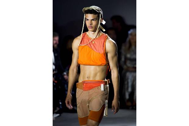 ...kamen bei 'Fashion for Relief' nicht zu kurz. Für diesen Look braucht Mann allerdings eine gute Portion Modemut! Auf dem ...