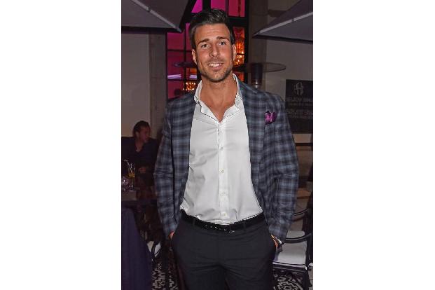 ...Leonard Freier, der das Liebes-Aus seines 'Bachelor'-Kollegen Daniel Völz kommentierte. Wir erinnern uns: Vor wenigen Tag...