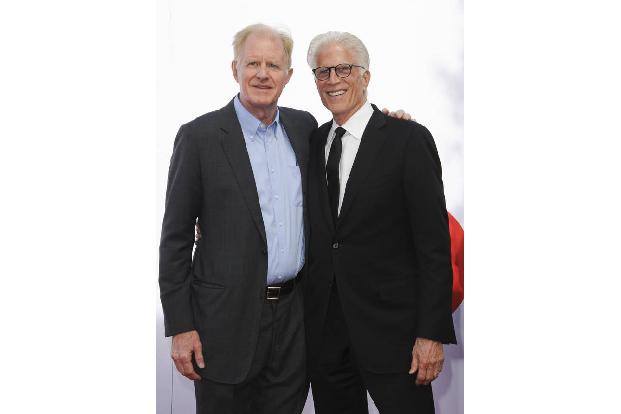 ...Ted Danson verheiratet, der sich hier mit seinem Kollegen Ed Begley Jr. (links) ablichten ließ. 'Book Club' konnte einige...