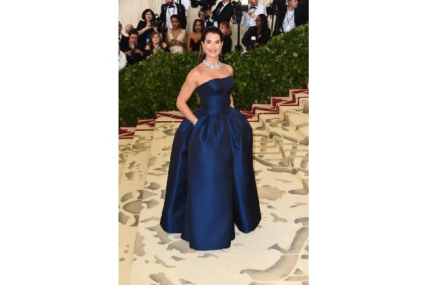 ...Brooke Shields, die bereits von Kindesbeinen an vor der Linse stand, um sich als Model fotografieren zu lassen. Dann wurd...