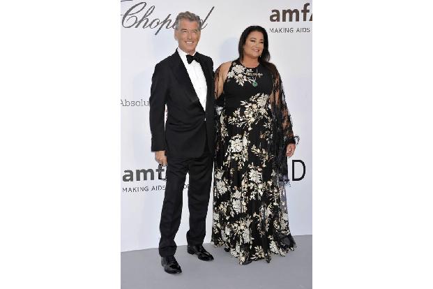 ...ein Ehepaar sind der ehemalige James-Bond-Darsteller Pierce Brosnan und seine Frau Keely Shay Smith. Der Ire und die amer...