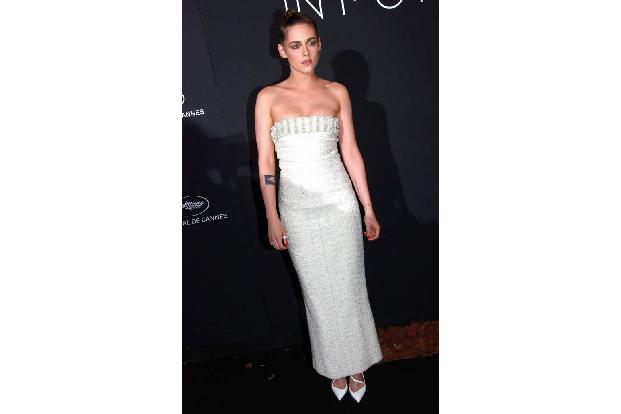 ...mithalten. Jury-Mitglied Kristen Stewart sah in ihrem Chanel-Kleid zweifelsohne bezaubernd aus - aber eben nicht so umwer...