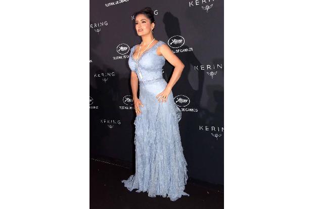...ging es ihr indes nicht: Schauspielerin Salma Hayek gehört zu den größten Unterstützerinnen der #MeToo- und #TimesUp-Bewe...