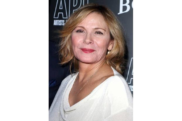...lässt es uns schon erahnen: 'Sex and the City'-Ikone Kim Cattrall genießt ihr Leben in vollen Zügen. Die 61-Jährige rät F...