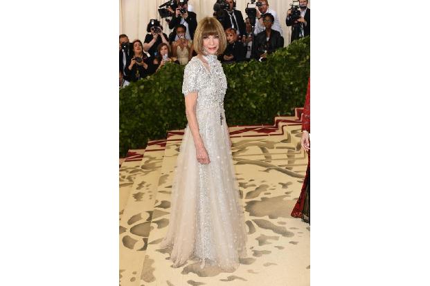 SIE war die Frau des Abends, wie immer aber eher dezent gekleidet: 'Vogue'-Ikone Anna Wintour ist seit Jahren für die Met Ga... SIE war die Frau des Abends, wie immer aber eher dezent gekleidet: 'Vogue'-Ikone Anna Wintour ist seit Jahren für die Met Ga...