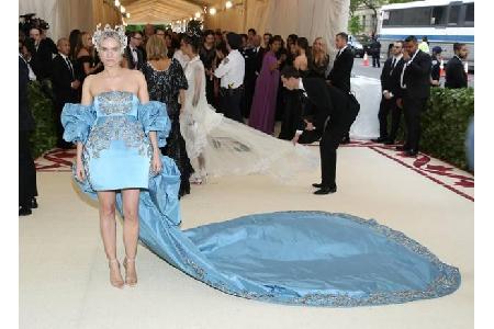 ...Diane Kruger sorgte bei der Met Gala 2018 auch eher für hochgezogene Augenbrauen, als für begeistertes Klatschen. Wollte ...