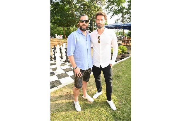 ...ließen sich Rockstar Rea Garvey und Fußballikone Arne Friedrich ein. Doch der frühere Innenverteidiger ließ keinen Zweife...
