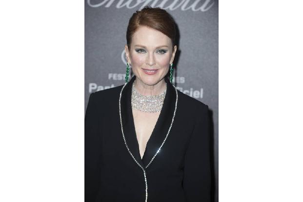 ...Julianne Moore Beauty-OPs, denn in einem Interview musste die Schauspielerin darüber schmunzeln, dass sie noch nie jemand...