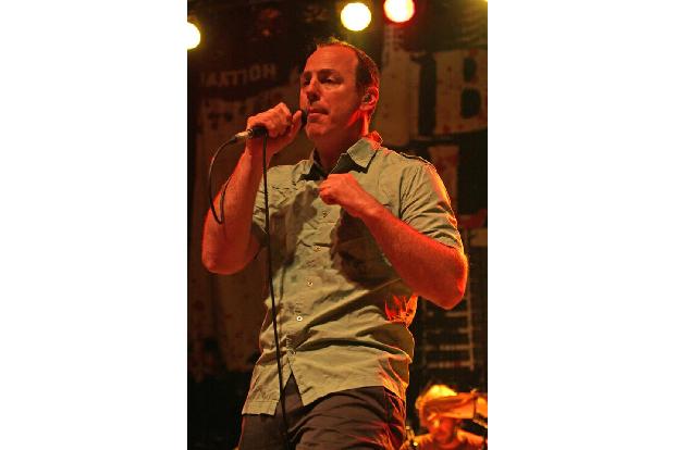 ...laute Musik unters Volk bringt, hat natürlich oft auch noch andere Interessen. Greg Graffin, Frontmann der amerikanischen...