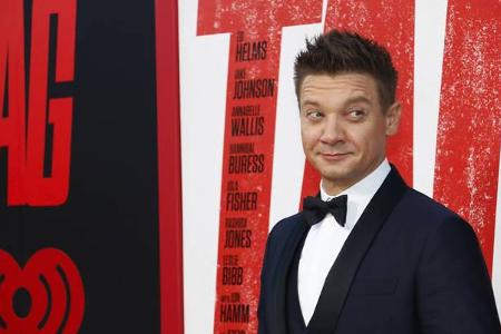 ...noch nie gefangen wurde, ist Perry alias Jeremy Renner. Als seine Kumpel befürchten, dass er aus ihrem Endlos-Spiel ausst...